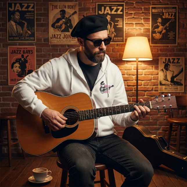 Man som bär beret och spelar akustisk gitarr t shirt (Skapare uppladdad)