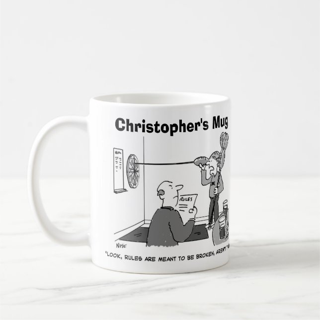 Man som fuskar på dart Personalisera med eget namn Kaffemugg (Vänster)