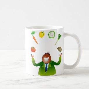 Man som jonglerar grönsaker kaffemugg