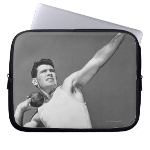 Man som kastar Shotput Laptop Sleeve