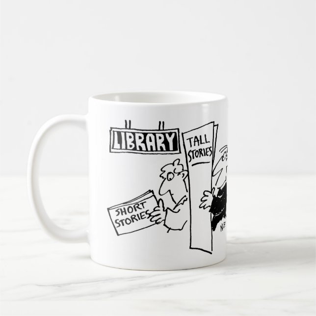 Män som läser böcker på ett bibliotek kaffemugg (Vänster)