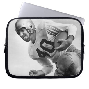 Man som leker fotboll 3 laptop sleeve