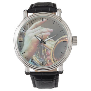 Man som leker trumpeten armbandsur