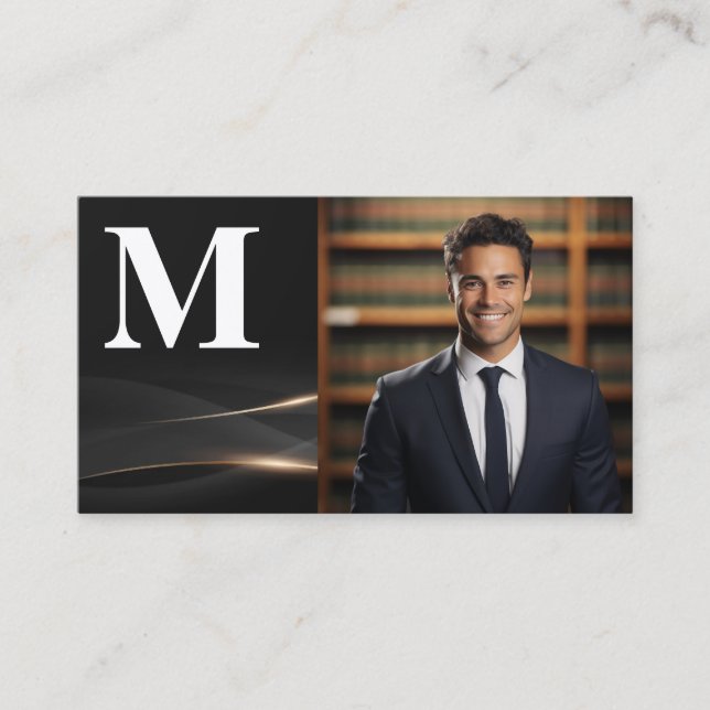 Man som ler i kostym | Monogram Visitkort (Framsida)