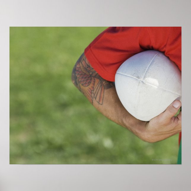 Man som transporterar rugby boll poster (Framsidan)