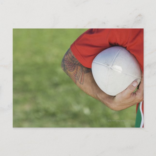 Man som transporterar rugby boll vykort (Framsida)
