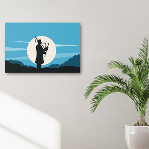 Man spelar säckpipsilhouette i månljus poster