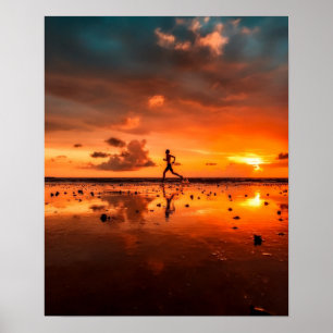 Man springer på stranden vid solnedgången poster