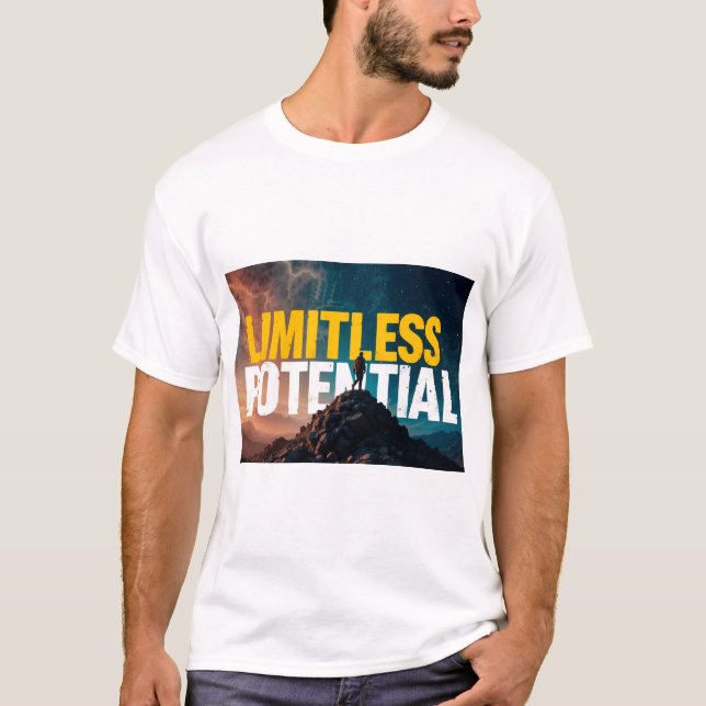 Man står på bergstoppen under natten Himmel T Shirt (Framsida)
