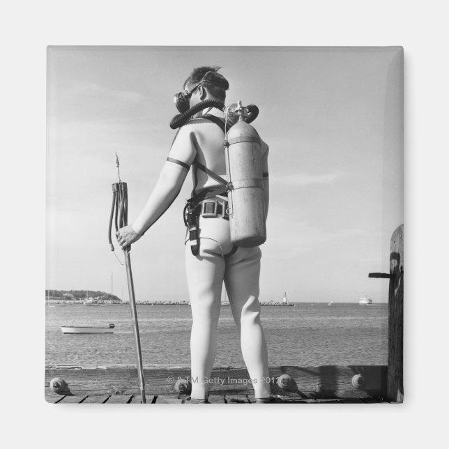 Man står på Pier Magnet (Framsidan)