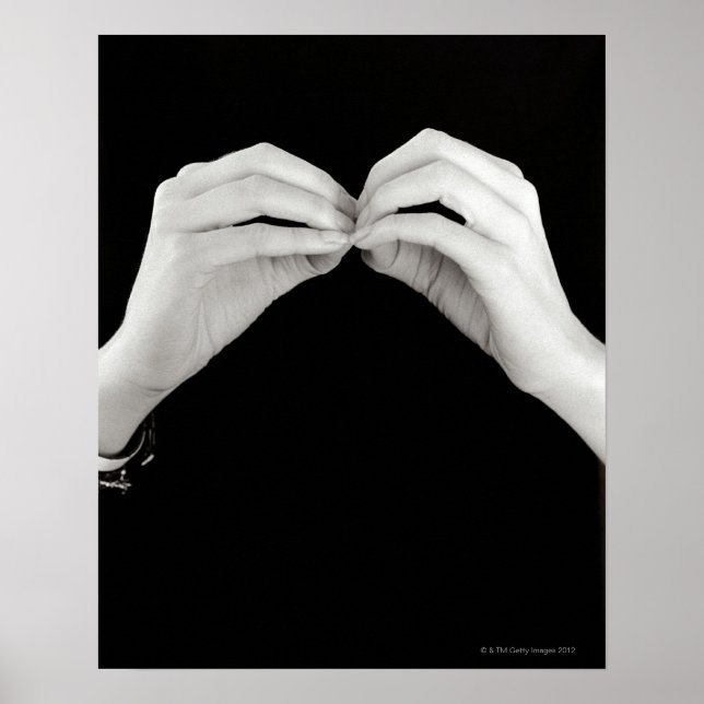 Man undertecknar brev b på brittiskt teckenspråk. poster (Framsidan)