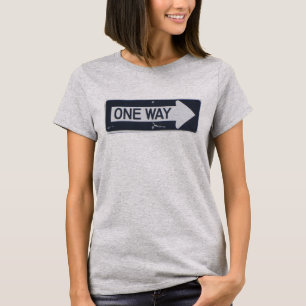 MAN UNDERTECKNAR LÅNGT T-TRÖJA T SHIRT