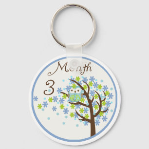 Månad 3 för trädugglamilstolpe nyckelring