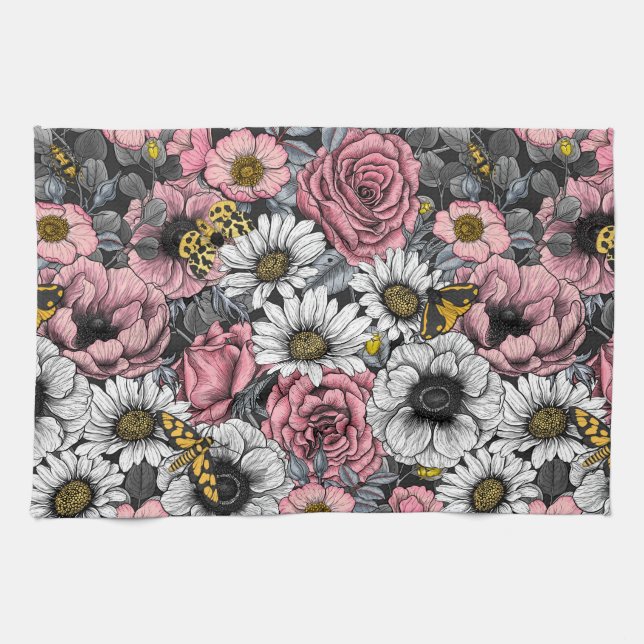 Månader på blomblandning i rosa och grått kökshandduk (Horisontell)