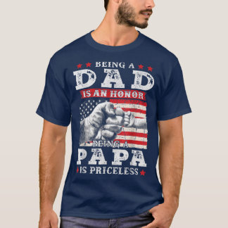 Manar Amerikanska Flagga som är Pappa är en heder  T Shirt