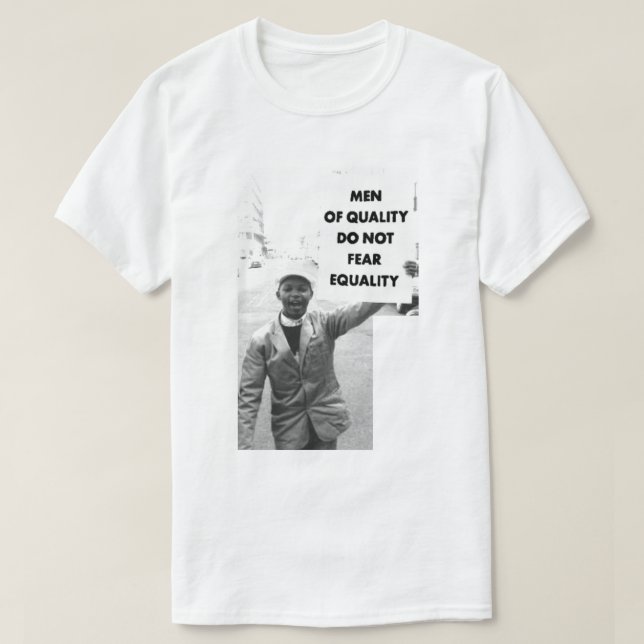 MANAR AV KVALITET FRUKTAR INTE JÄMSTÄLLDHET T SHIRT (Design framsida)