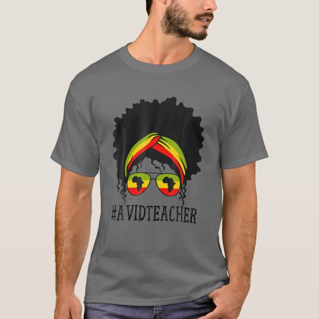 Manar Avid Teacher African Messy Bun Black History T Shirt (Framsida)