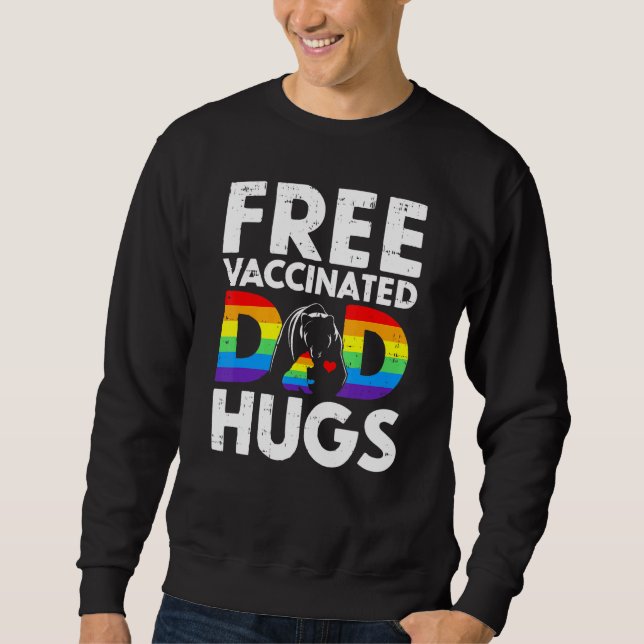 Manar Bear Free Fully Vaccinated Pappa Hugs Proud  Lång Ärmad Tröja (Framsida)