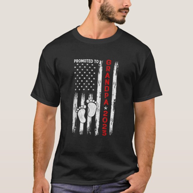 Manar befordrad till Grandpa Est 2023 American Fla T Shirt (Framsida)