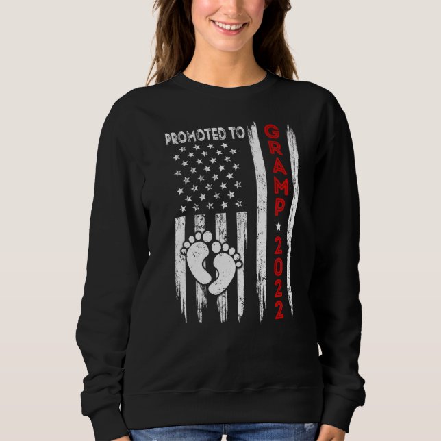 Manar befordrades till Gramp 2022 American Flagga  T Shirt (Framsida)