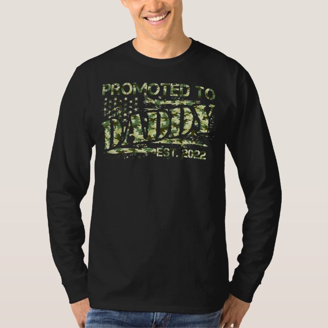 Manar befordrades till Pappa USA flagga-kamouflage T Shirt (Framsida)