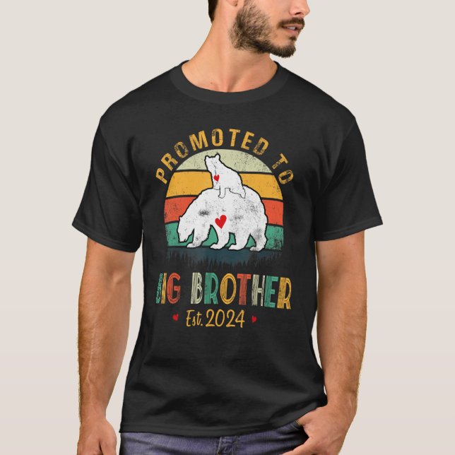 Manar befordrades till storebror 2024. t shirt (Framsida)