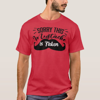 Manar beklagar att den här kräftan tas på en nyfik t shirt