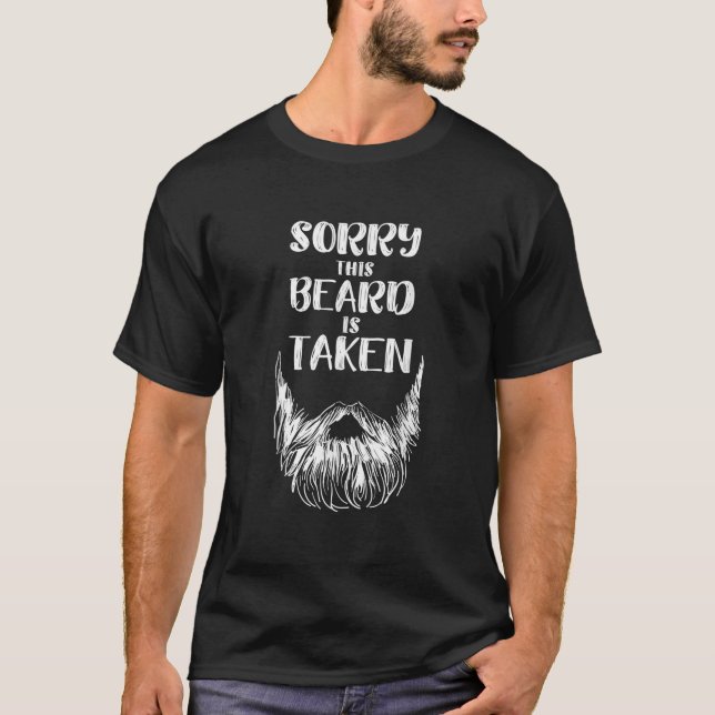 Manar beklagar att det här skägget tas Shirt Manar T Shirt (Framsida)
