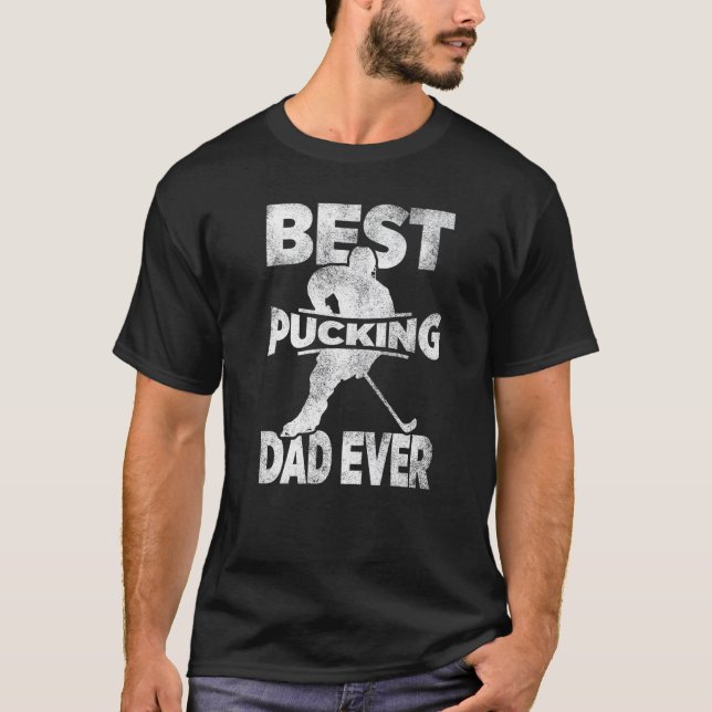 Manar Best Pucking Pappa All Ice Hockey Player Goa T Shirt (Framsida)
