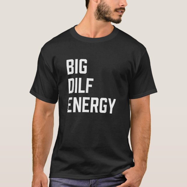 Manar Big DILF Energy Funny T Shirt (Framsida)