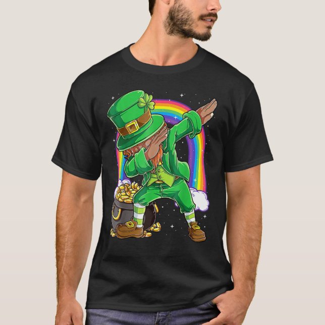 Manar Black Leprechaun Dabbing African American St T Shirt (Framsida)