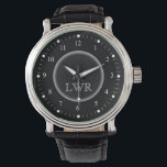 Manar Black och White Monogram Watch Armbandsur<br><div class="desc">Elegant och klassbara, rena och enkla anpassade monogrammade klockor för den speciella mannen på presentlistan. Klassiskt, lätt att läsa vita siffror med hash-märken på svart ansikte. Fet och sofistikerad för vanliga stil-herrar - klicka på Anpassa för att ändra teckenstorlek, stil eller färg. Noveltyns monogramklockor ger en perfekt personlig för födelsedagar,...</div>