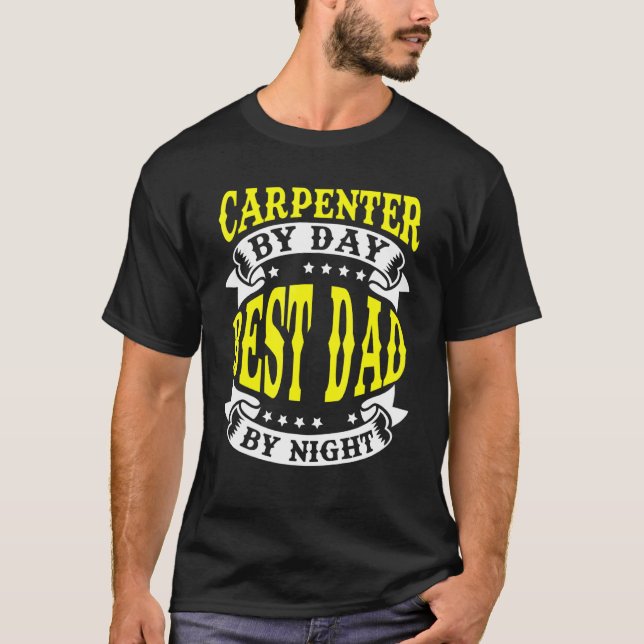 Manar Carpenter Woodman Builder Pappa Far Apparel T Shirt (Framsida)