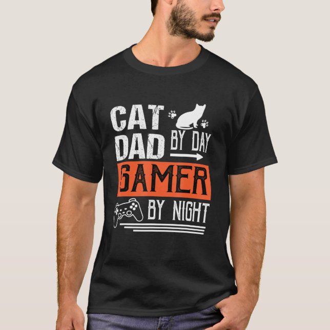 Manar Cat Pappa efter dagspelare per natt - Fars d T Shirt (Framsida)