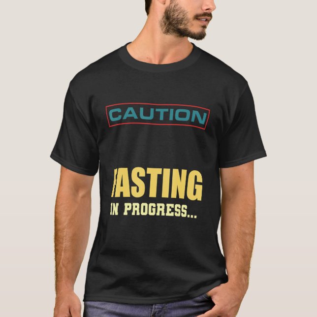 Manar Caution Fasting In Progress Intermittent Fas T Shirt (Framsida)