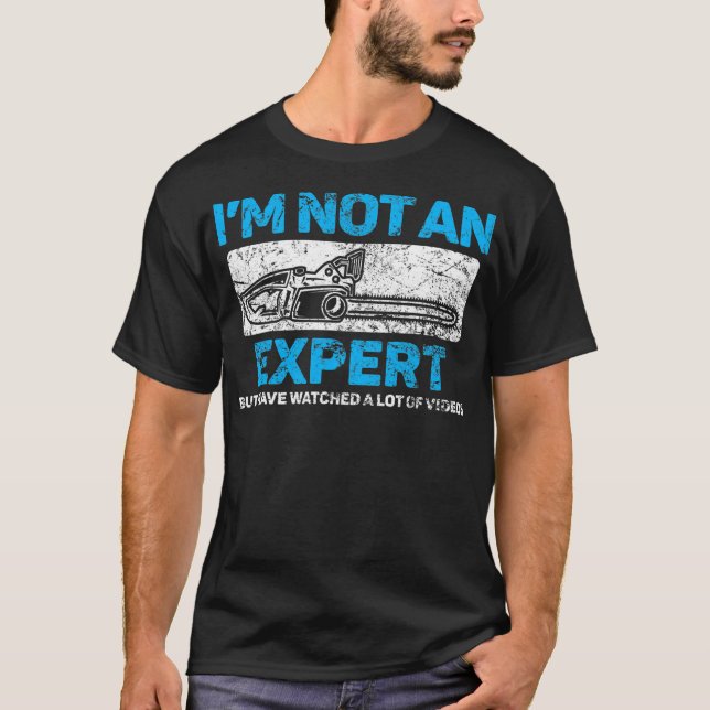 Manar Chainsee Expert Videos Funny  T Shirt (Framsida)