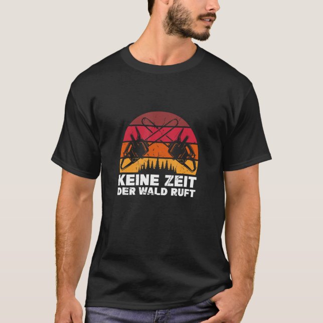 Manar Chainszon Der Wald ruft Lumberjack Forstwirt T Shirt (Framsida)