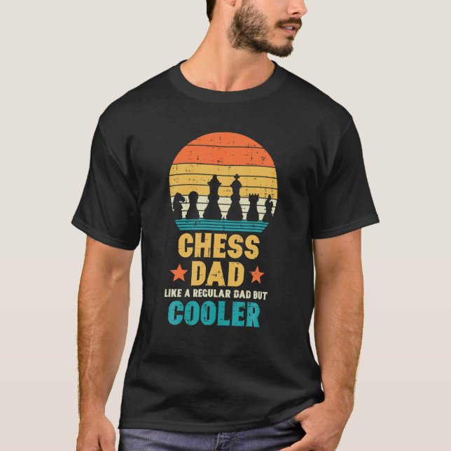 Manar Chess Pappa reguljärt men kyler Retro Far Da T Shirt (Framsida)