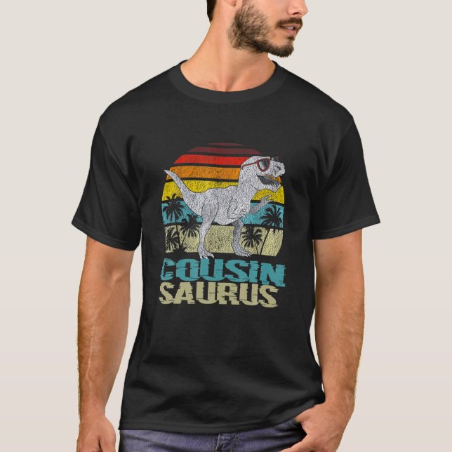 Manar Cousinsaurus t Rex Dinosaur Cousin Saurus Fa T Shirt (Framsida)