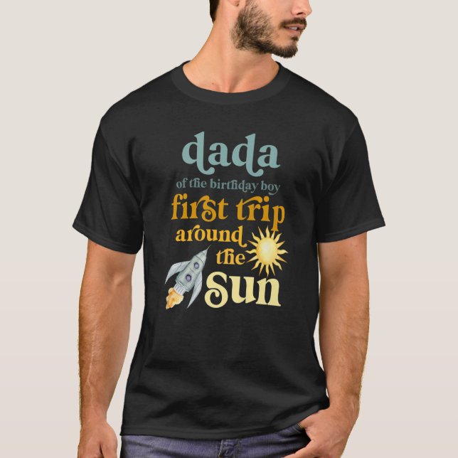 Manar Dada Rymden 1:a födelsedag Resa Arou T Shirt (Framsida)