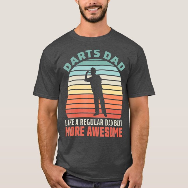 Manar Darts Pappa - Regular Pappa men mer Fantasti T Shirt (Framsida)