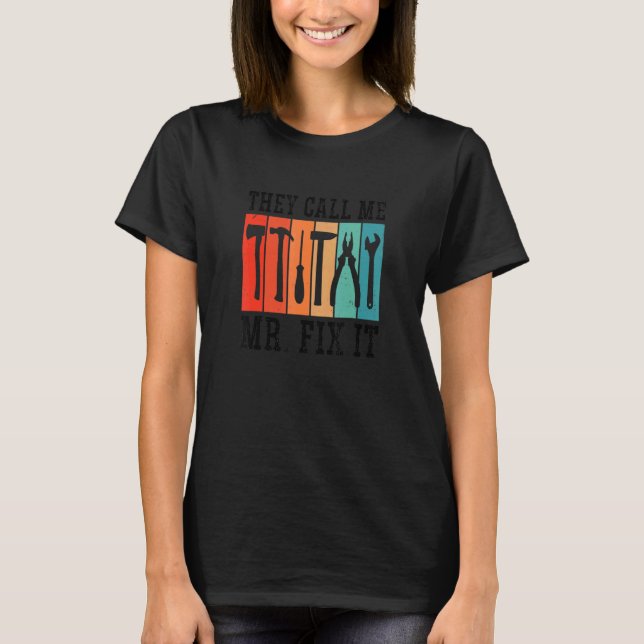 Manar de kallar mig Mr. Fix it Graphic Handyman Me T Shirt (Framsida)