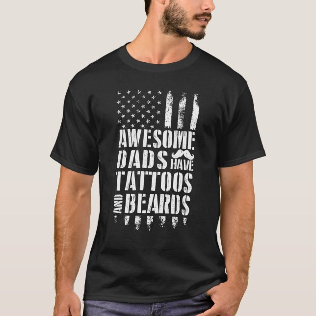 Manar Fantastisk Pappor har tatueringar och bodar  T Shirt (Framsida)