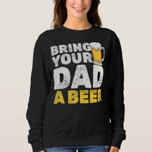 Manar föder Pappa en öl i Fars dag T Shirt