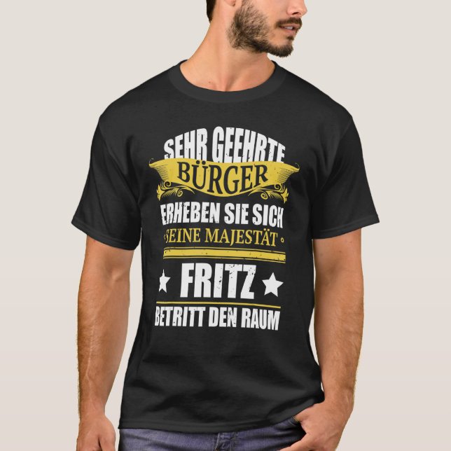 Manar Fritz Namn Birthday Fritz Betritt Den Raum T Shirt (Framsida)