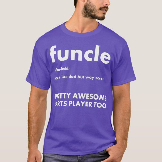 Manar Funcle Darts Player Roligt farbror Funny och T Shirt (Framsida)