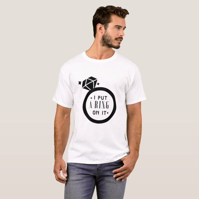 Manar Funny Engaged Giftermål Engagemen T Shirt (Hel framsida)