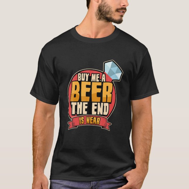 Manar Funny Köp en öl som är nära bachelor. T Shirt (Framsida)