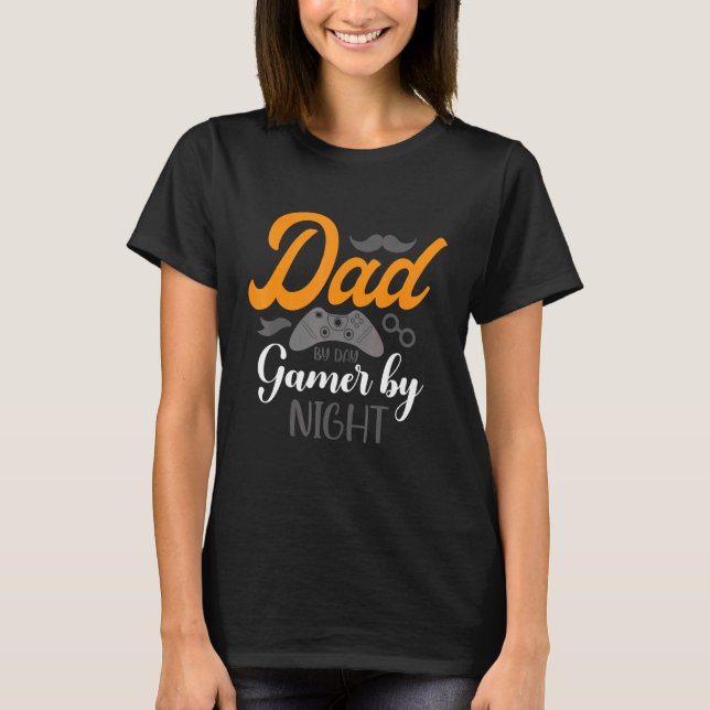 Manar Gamer Far Pappa efter dagspelaren per natt T Shirt (Framsida)