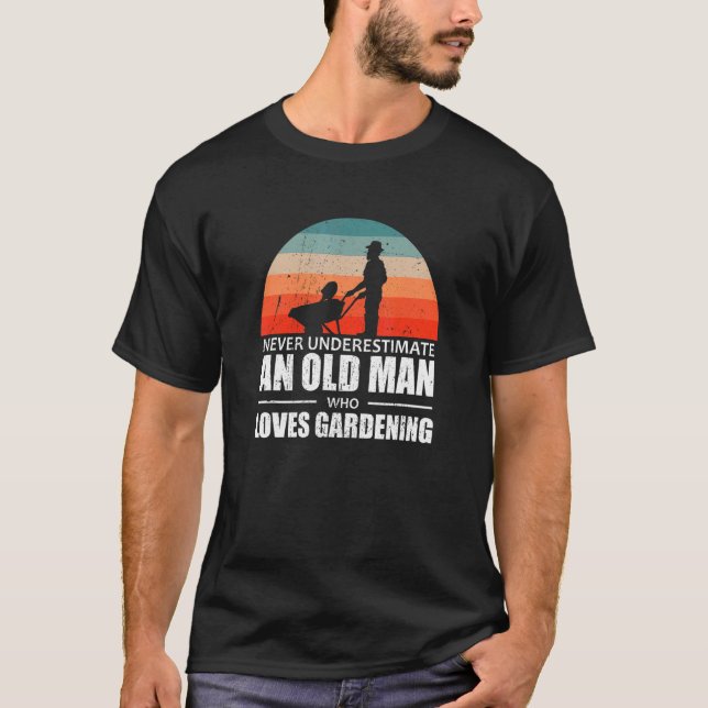 Manar Gardener underskattar aldrig en gammal man s T Shirt (Framsida)